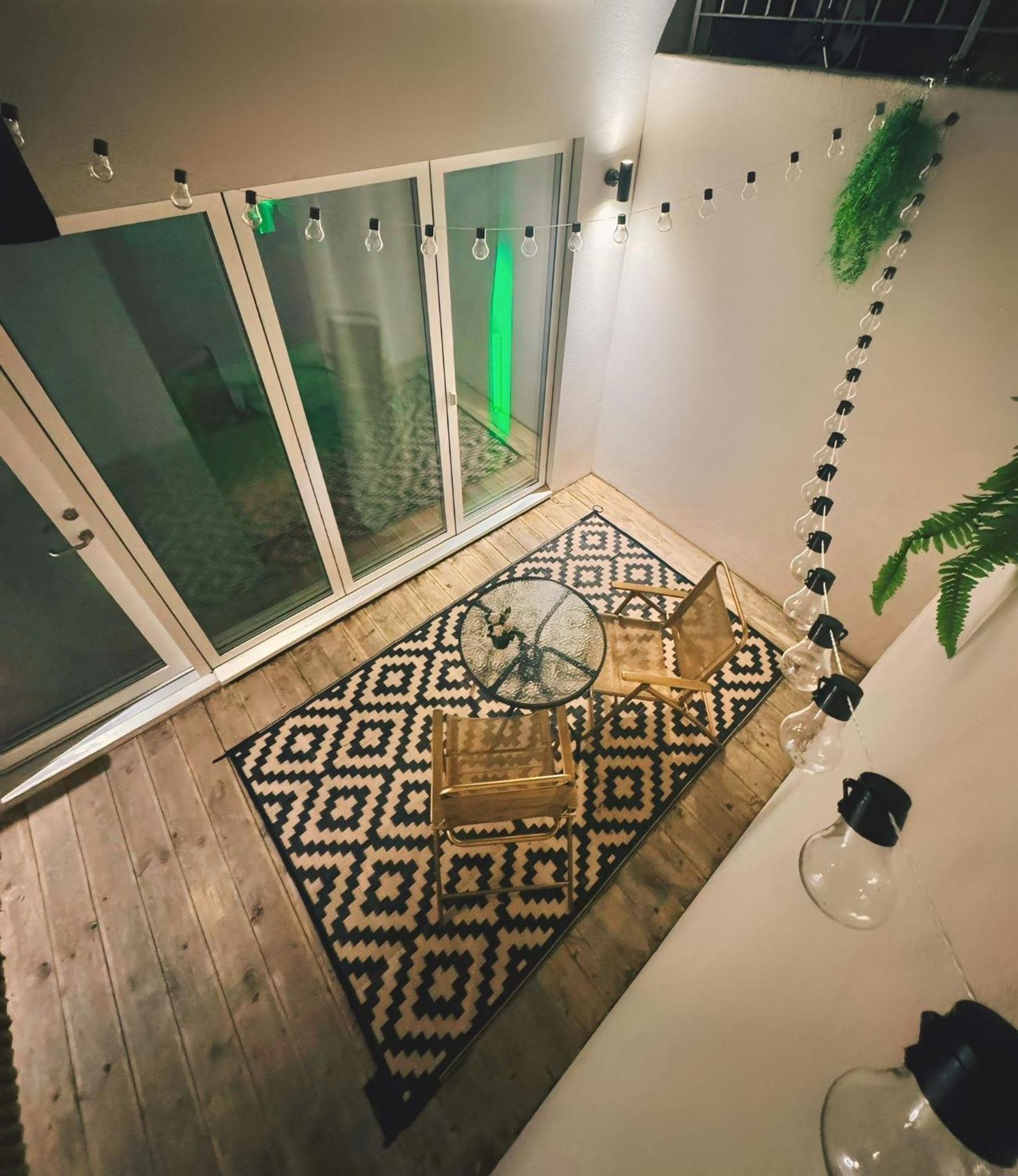 Tropical Room With Private Bathroom And Patio London Exterior foto